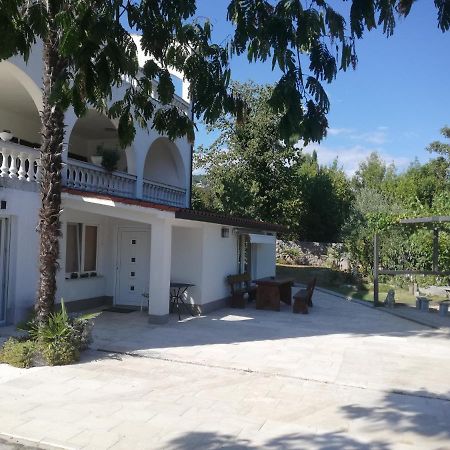 Apartman Nevia Lka Opric Exterior photo