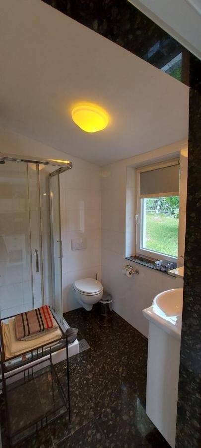 Apartman Nevia Lka Opric Exterior photo